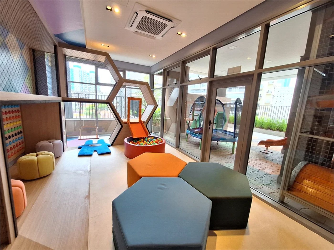 Apartamento à venda com 3 suítes em Sumarezinho, São Paulo, SP