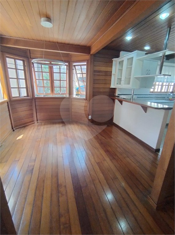 Casa à venda com 3 quartos, sendo 1 suíte, no condomínio Bosque de Greviléa, Vinhedo - SP