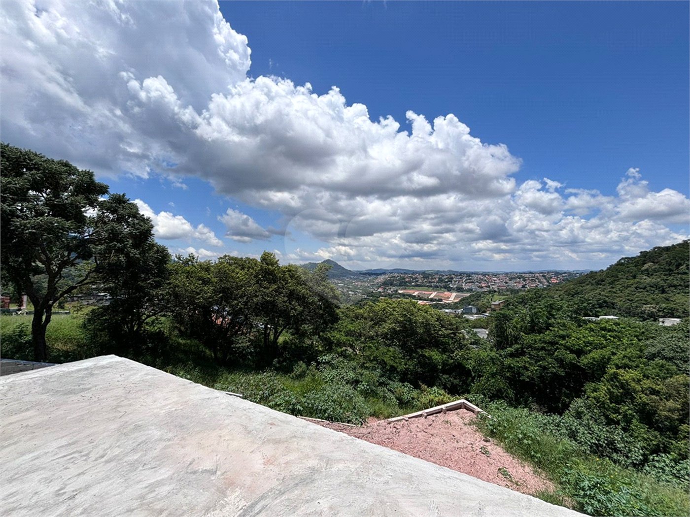 Casa à venda com 4 suítes no condomínio Itapora, Atibaia - SP