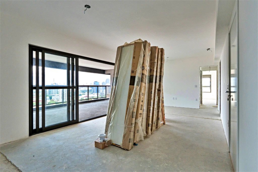 Apartamento à venda com 4 quartos, sendo 2 suítes,  em Jardim das Acácias, São Paulo, SP