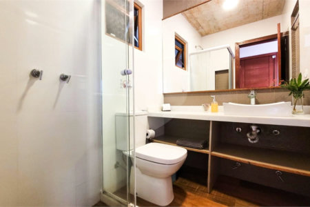 Casa à venda com 5 quartos, sendo 4 suítes,  em Albatroz, Armação dos Búzios, RJ