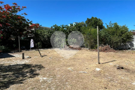 Casa à venda com 3 quartos, sendo 1 suíte, no Centro, Santa Cruz Cabrália, BA