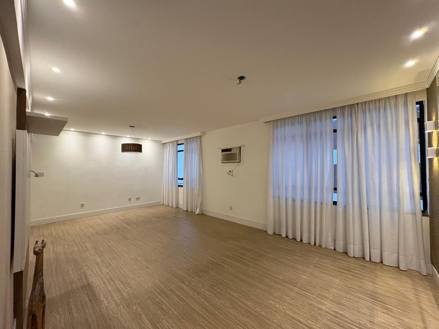 Apartamento com 3 dormitórios à venda, 145 m² por R$ 1.350.000,00 - Pompéia - Santos/SP