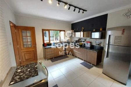 Casa à venda com 3 quartos, sendo 1 suíte,  no condomínio Loteamento Vila Branca, Jacareí - SP
