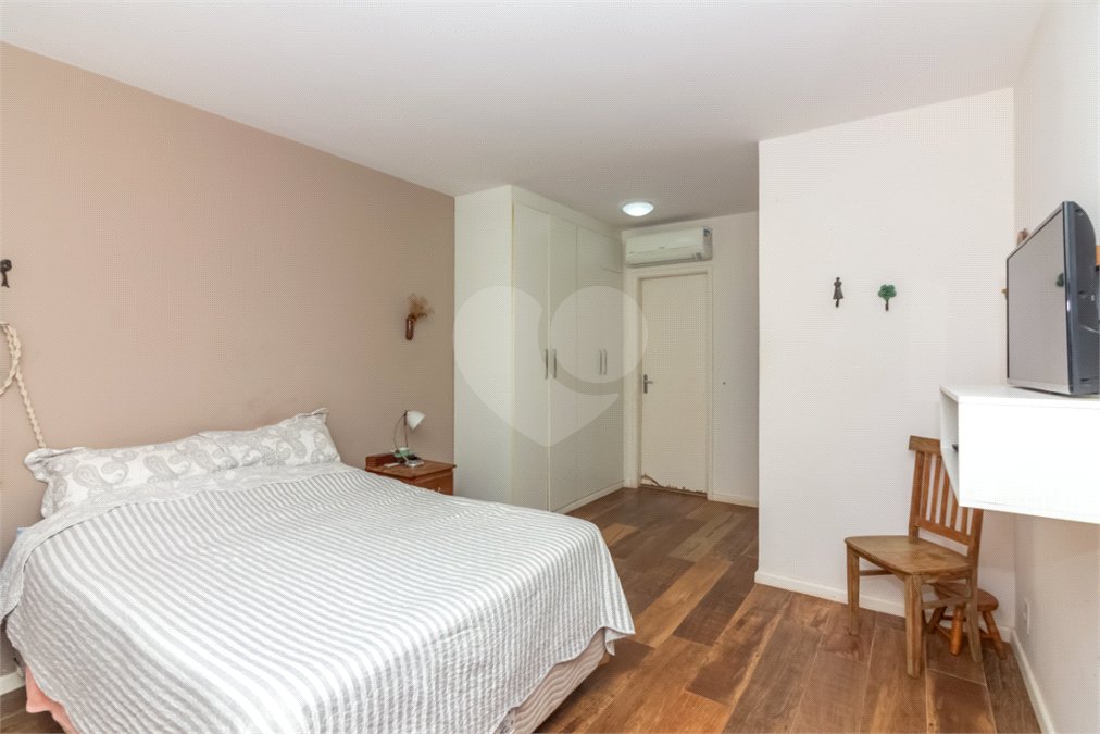 Casa à venda com 4 quartos, sendo 2 suítes, em Chácara Flora, São Paulo, SP