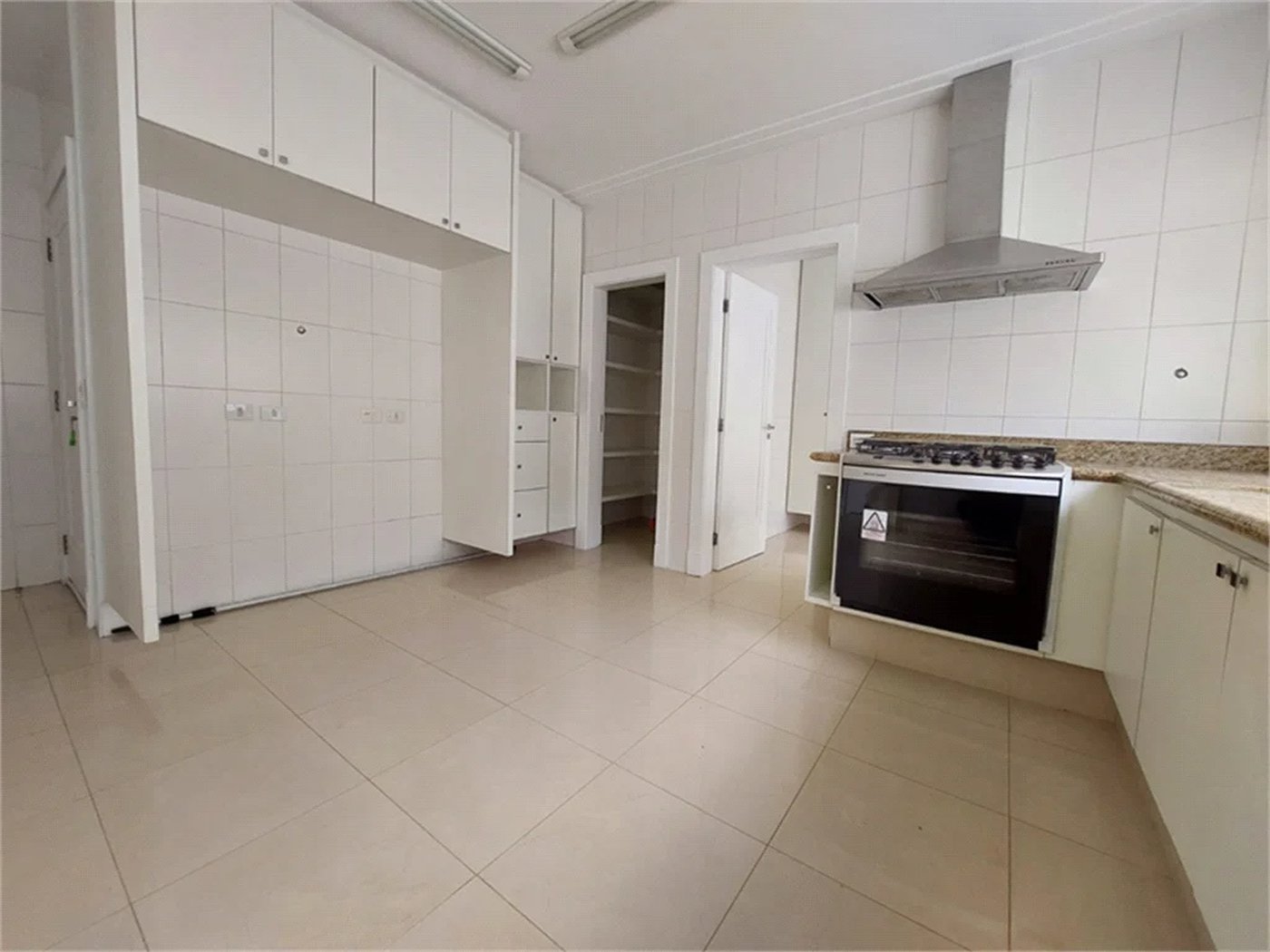 Casa à venda com 4 suítes no condomínio Residencial Morumbi, São Paulo - SP