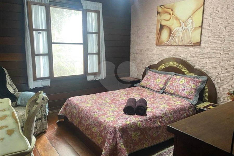 Casa à venda com 3 quartos, sendo 1 suíte, no condomínio Associação Reserva das Hortênsias, Mairiporã - SP