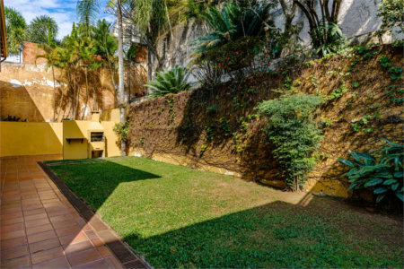 Casa à venda com 4 quartos, sendo 2 suítes, em Jardim Everest, São Paulo, SP