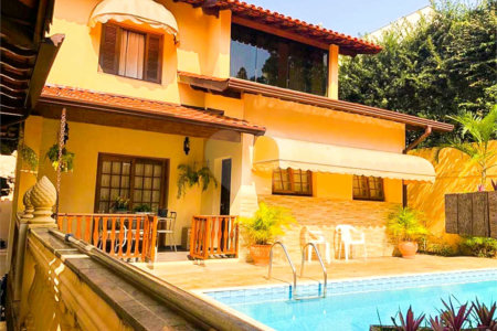 Casa à venda com 3 quartos, sendo 1 suíte,  no condomínio Vivenda das Vinhas, Vinhedo - SP