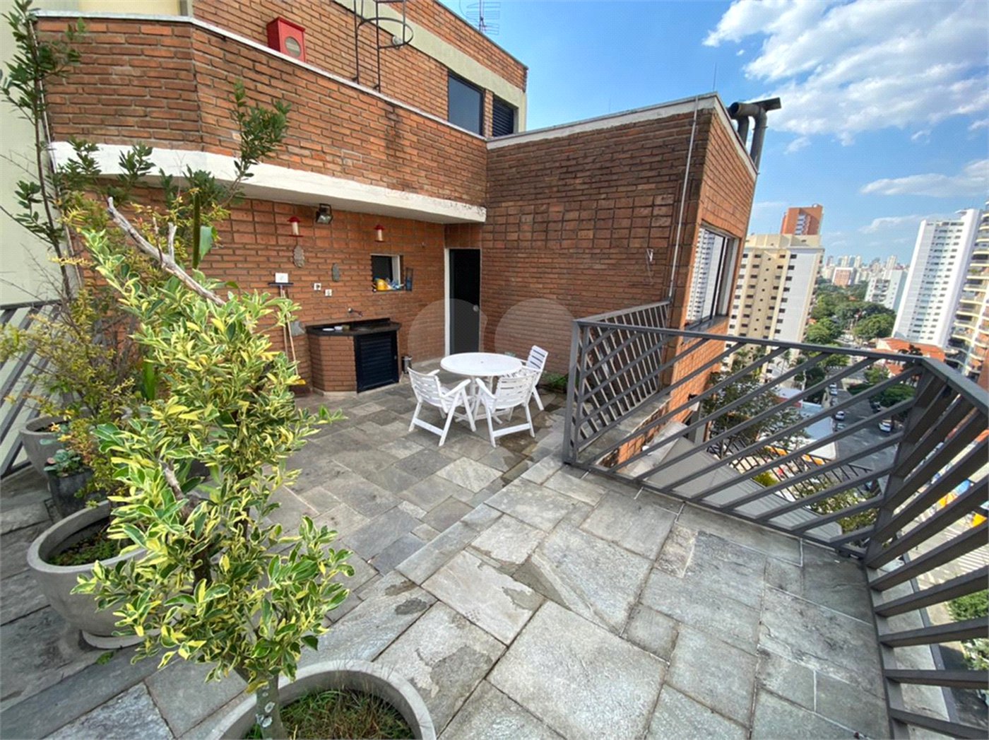 Apartamento à venda com 4 quartos, sendo 1 suíte, em Campo Belo, São Paulo, SP