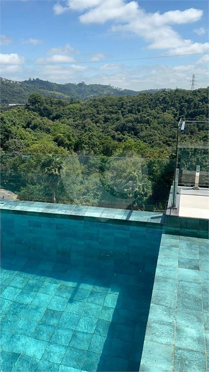 Casa à venda com 3 suítes no condomínio Hills, Arujá - SP
