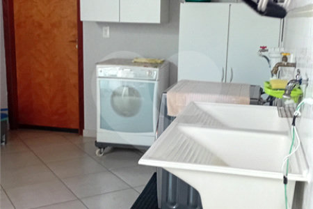 Sobrado à venda com 4 quartos, sendo 2 suítes,  em Vila Gilda, Santo André, SP