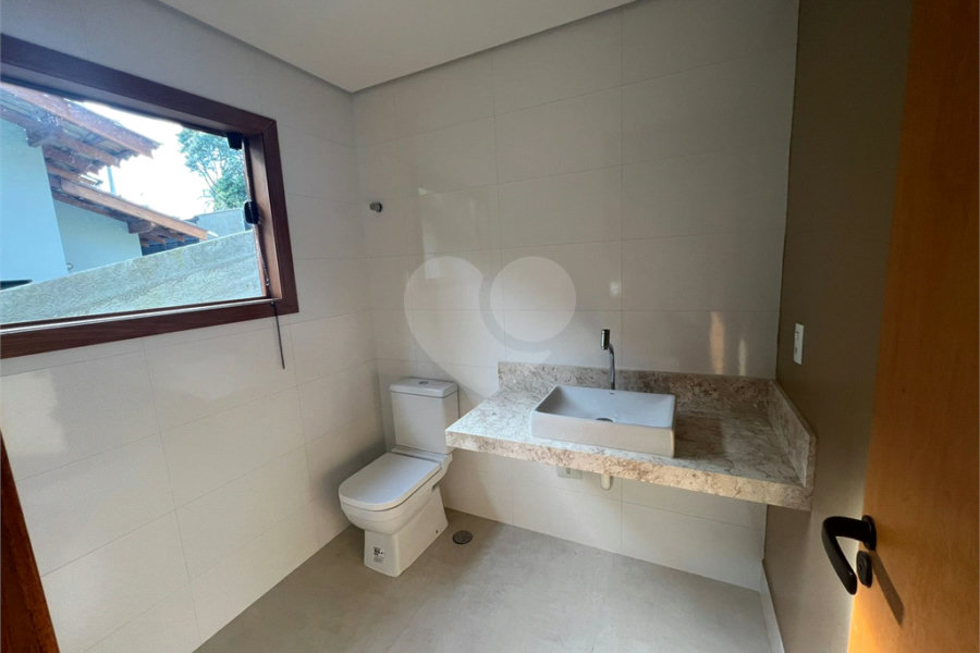 Sobrado à venda com 3 quartos, sendo 1 suíte,  em Serra da Cantareira, Mairiporã, SP