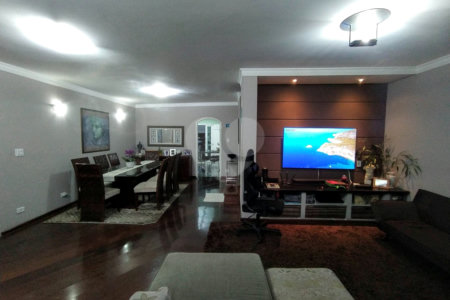 Sobrado à venda com 4 quartos, sendo 2 suítes, em Vila Paulicéia, São Paulo, SP