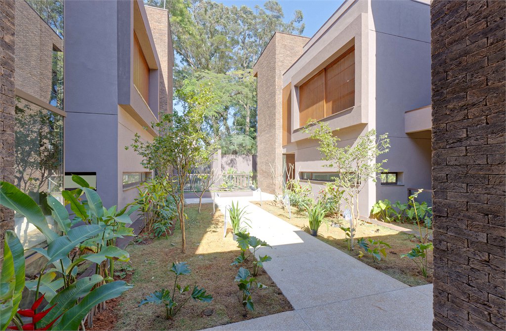 Casa à venda com 4 suítes no condomínio Casa Flora Badra, São Paulo - SP