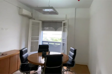 Apartamento 2 dormitorios, sala, cozinha sem vaga ,no bairro Republica