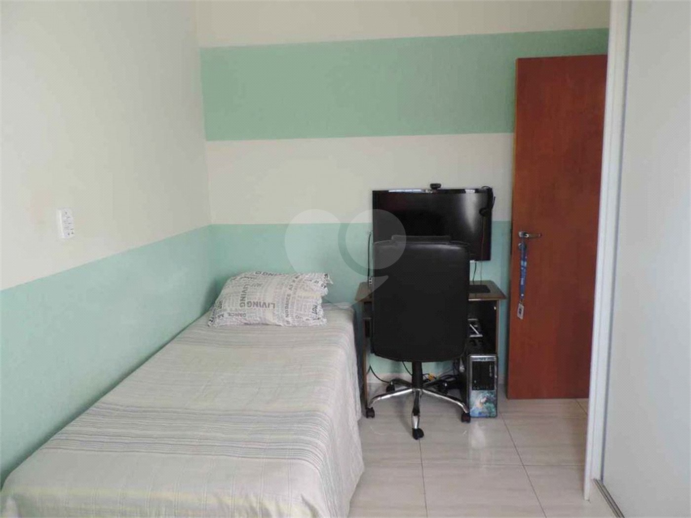 Casa Térrea com 2 dormitórios, sendo 1 suíte.