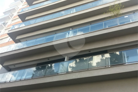 Sala comercial, nova, para venda ou locação, junto à Estação Vergueiro do Metrô