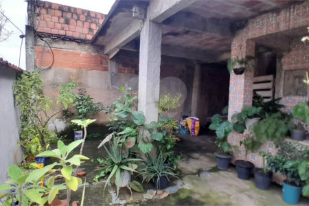 CASA COM QUINTAL = CONFORTO, LAZER E OPORTUNIDADE!!