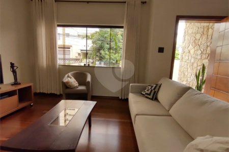 Linda casa à venda no bairro Santa Maria em São Caetano do Sul, 257 m², 3 quartos (1 suíte) e 6 vagas de garagem