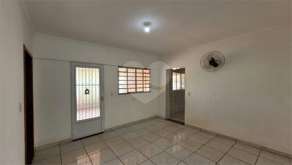 Chácara à venda com 4 quartos, sendo 1 suíte, em Área Rural de Salto, Salto, SP