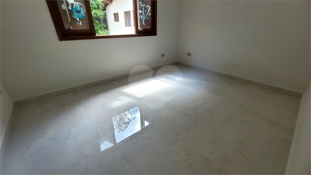 Casa à venda com 5 quartos, sendo 3 suítes, no condomínio Alpes da Cantareira, Mairiporã - SP