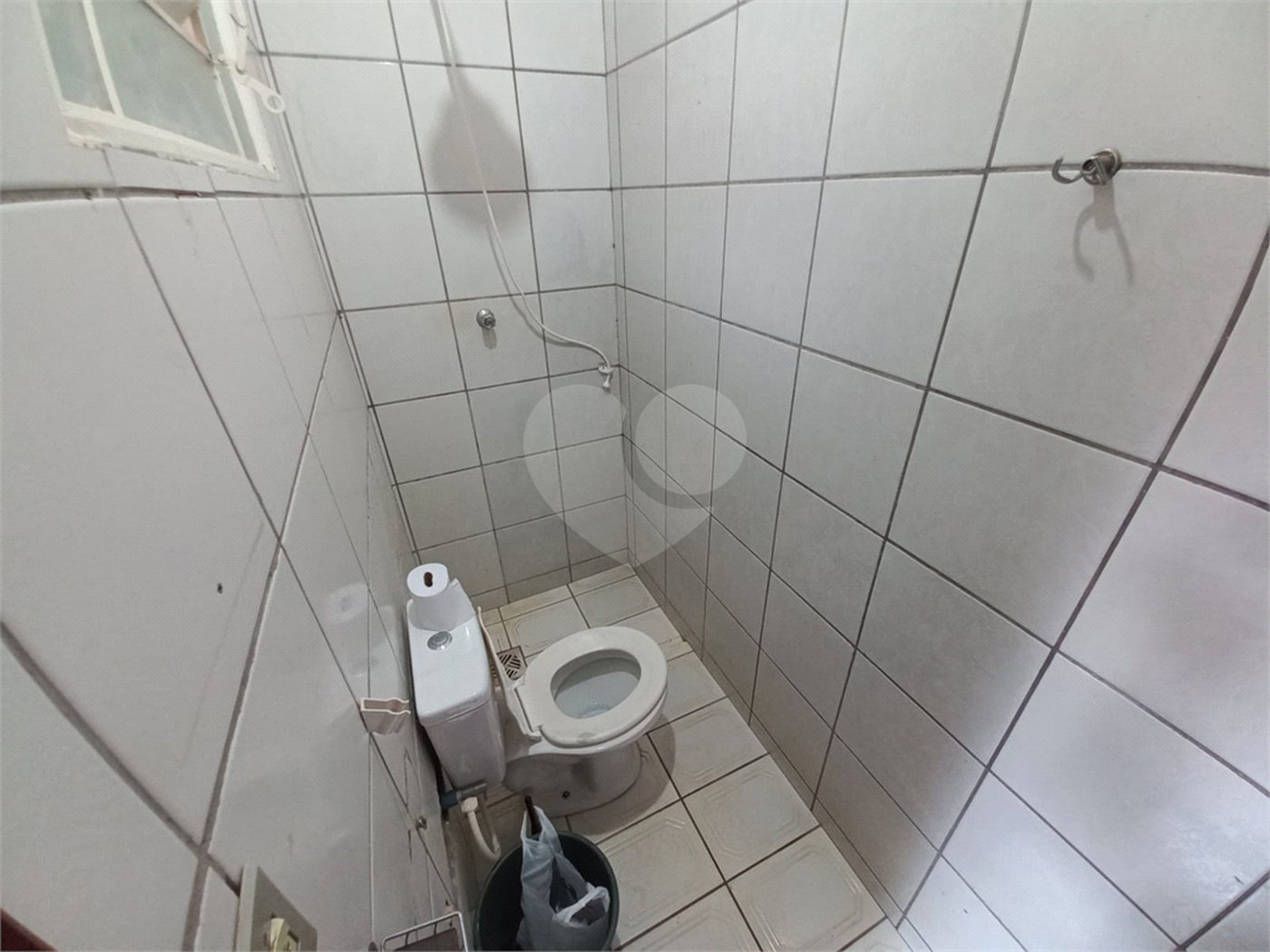 Sobrado à venda com excelente distribuição de espaços