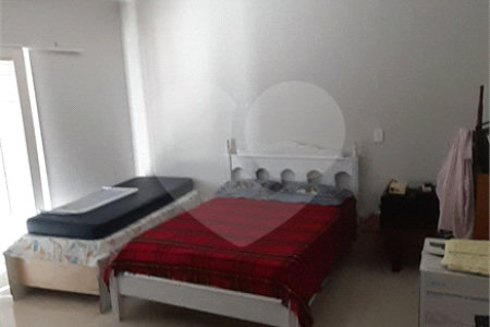 Casa à venda com 4 quartos, sendo 1 suíte, no Centro, Bom Jesus dos Perdões, SP