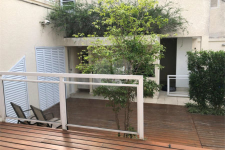 Sobrado à venda com 4 quartos, sendo 1 suíte, em Jardim Novo Mundo, São Paulo, SP