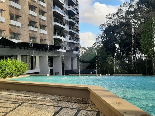 Apartamento à venda com 4 quartos, sendo 1 suíte,  em Alto da Boa Vista, São Paulo, SP