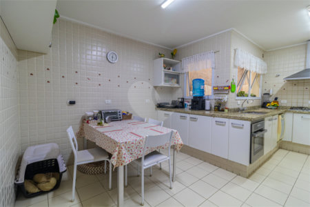 Casa à venda com 4 suítes no condomínio Vila das Acacias, São Paulo - SP