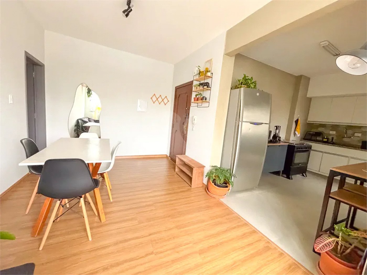 Apartamento de 80m² a venda e locação em Moema - 02 dorm, 02 Banheiros 01 Vaga