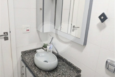 Casa à venda com 3 quartos, sendo 1 suíte, no condomínio Mariana, São Paulo - SP