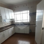 Casa à venda com 5 quartos, sendo 1 suíte, no Centro, Bom Jesus dos Perdões, SP