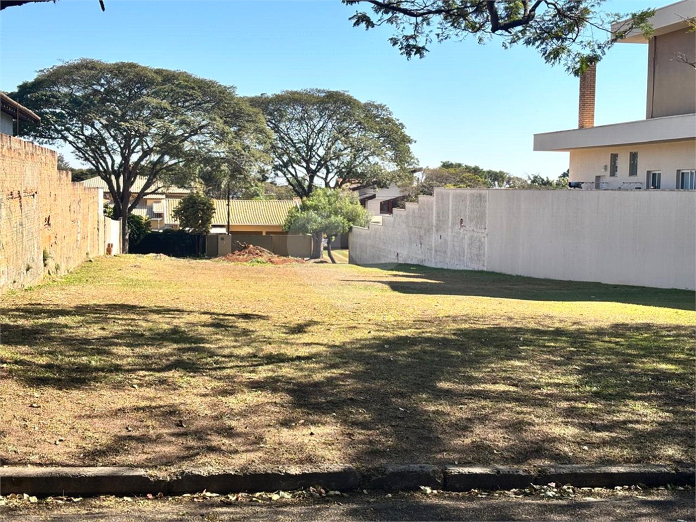Terreno no Parque Sabará próximo a portaria