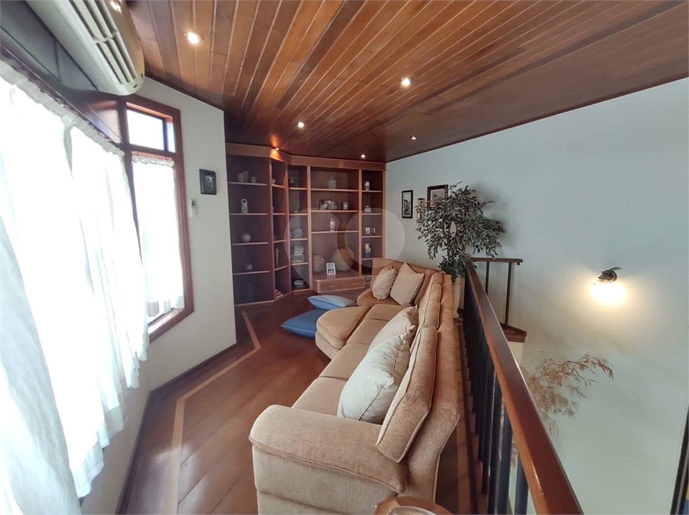 Casa à venda com 5 quartos, sendo 4 suítes, no condomínio Rancho Dirce, Sorocaba - SP