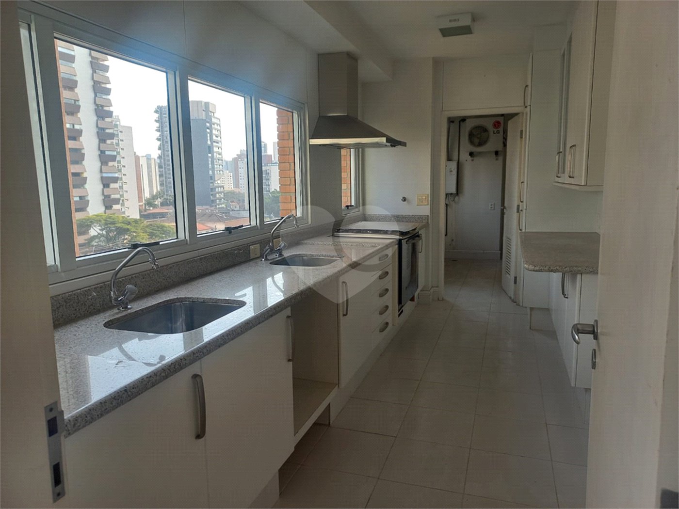Apartamento à venda com 4 quartos, sendo 2 suítes, em Vila Uberabinha, São Paulo, SP