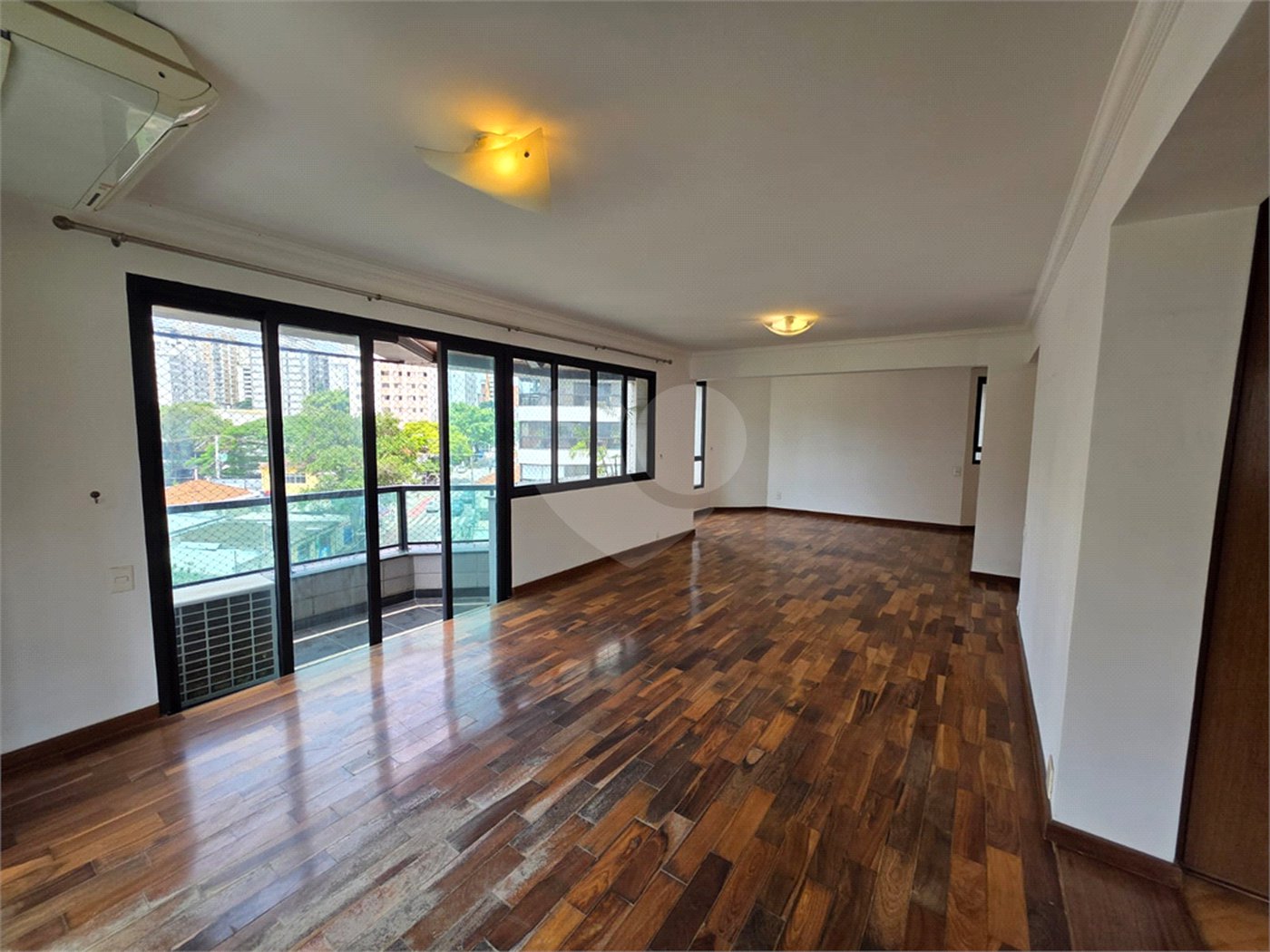 Apartamento à venda com 3 suítes em Vila Uberabinha, São Paulo, SP