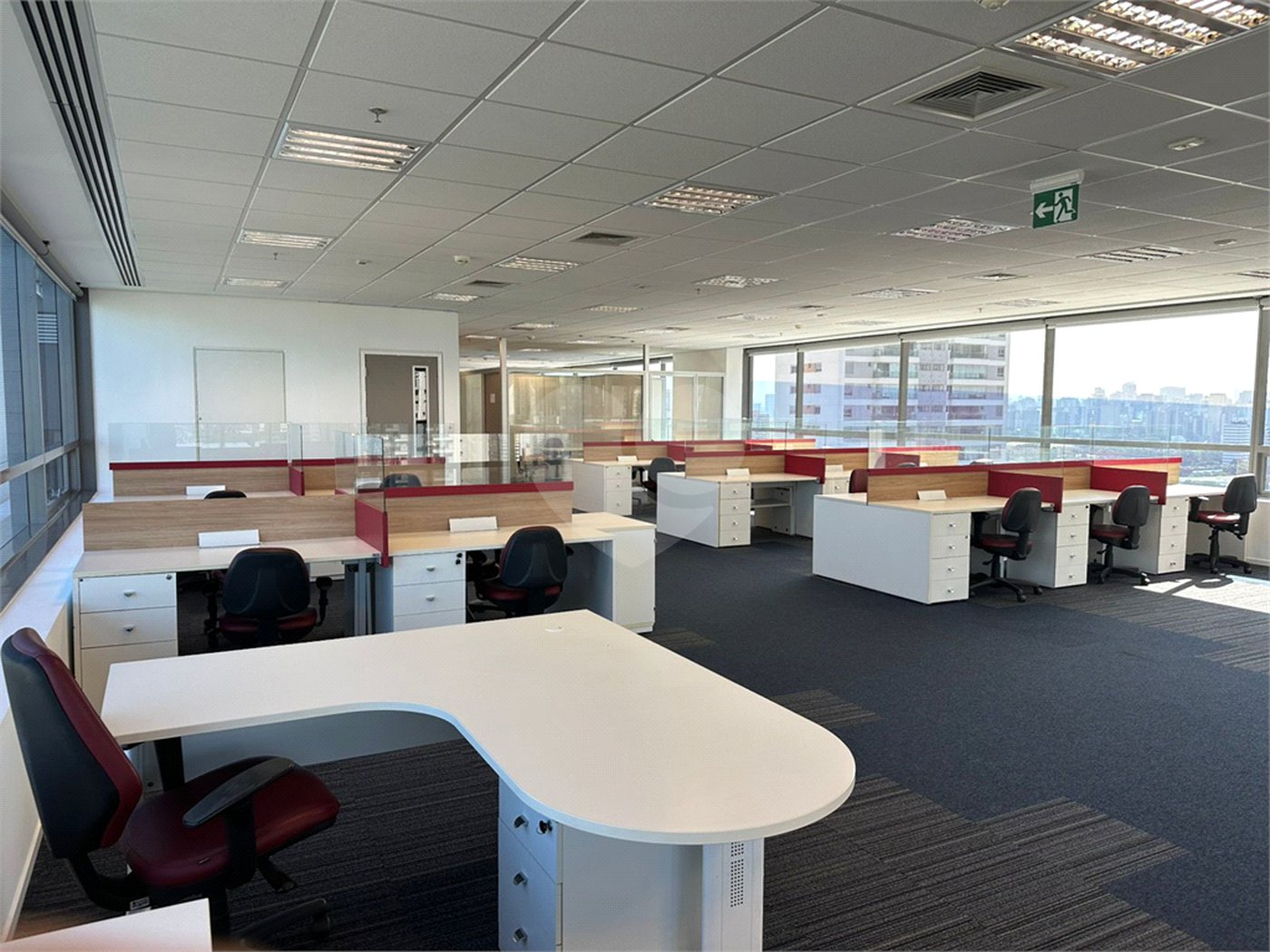 Conjunto comercial com 266m², 8 vagas, para locação no Brooklin