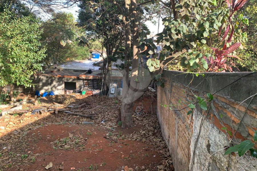 Terreno à venda com 2 quartos em Vila Nivi, São Paulo, SP