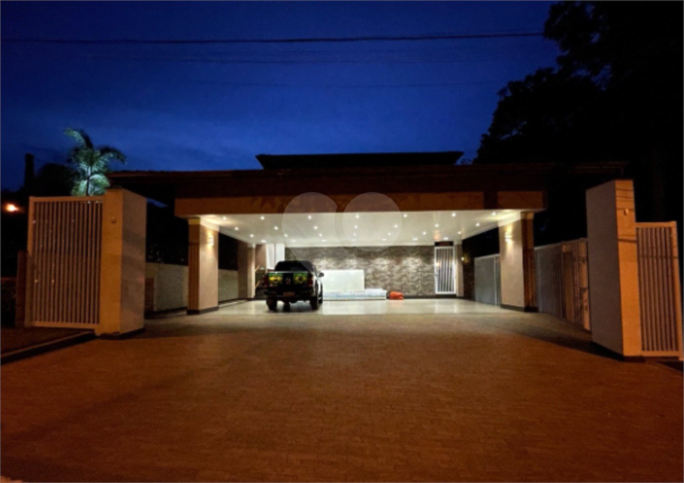 Casa à venda com 4 suítes no condomínio Halvétia Country Residencial, Indaiatuba - SP