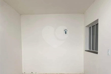 Casa à venda com 2 quartos, sendo 1 suíte, no condomínio Sem Nome, Suzano - SP