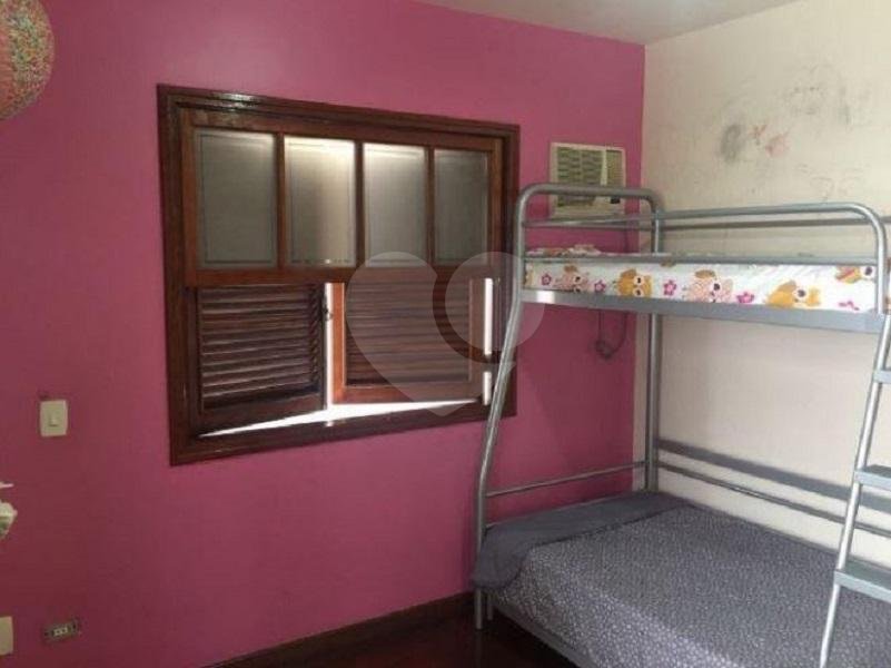 Sobrado à venda com 3 quartos, sendo 1 suíte, em Tremembé, São Paulo, SP