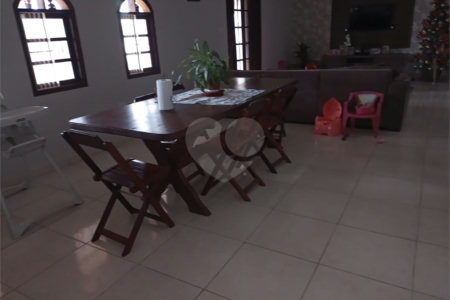 Casa à venda com 3 quartos, sendo 1 suíte, em Chácaras Guanabara, Guararema, SP