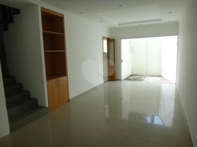 Casa para alugar com 4 quartos, sendo 2 suítes,  no condomínio Vila Hípica, São Paulo - SP