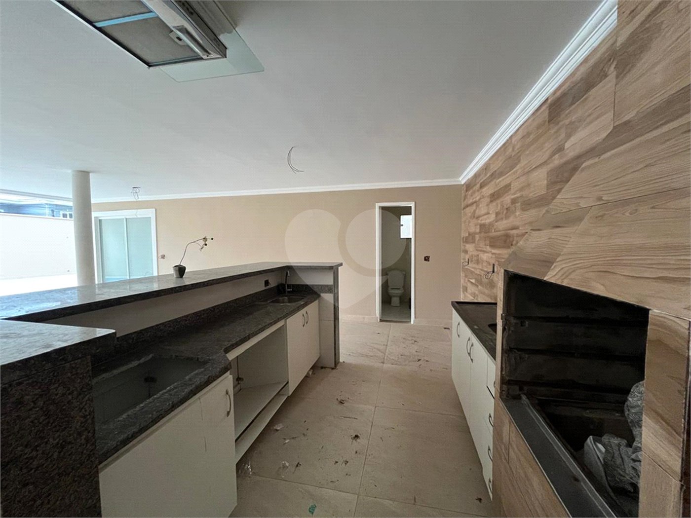 Casa à venda com 4 quartos, sendo 2 suítes, no condomínio Pedra Mar, Rio de Janeiro - RJ