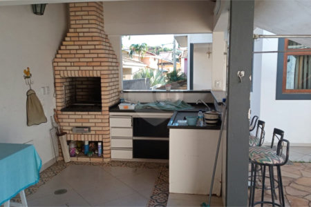 Casa à venda com 3 suítes no condomínio Villaggio Capriccio, Louveira - SP