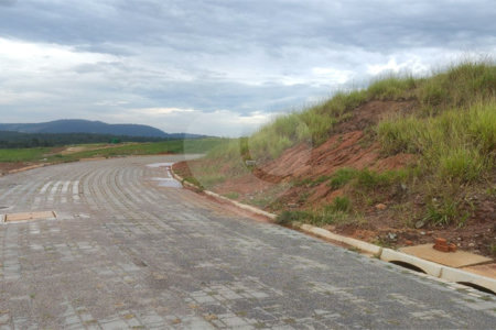 Terrenos de 300 metros em condomínio fechado e prontos para construir na região de Atibaia