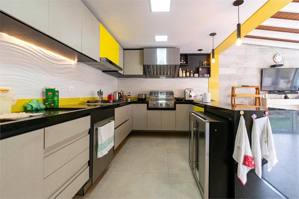 Casa à venda com 3 quartos, sendo 1 suíte,  em Vila Cordeiro, São Paulo, SP