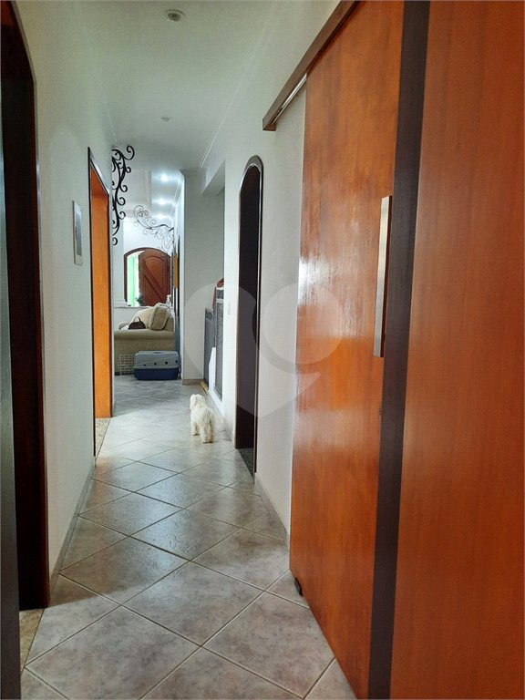 Sobrado à venda com 4 quartos, sendo 3 suítes, em Região Central, Caieiras, SP